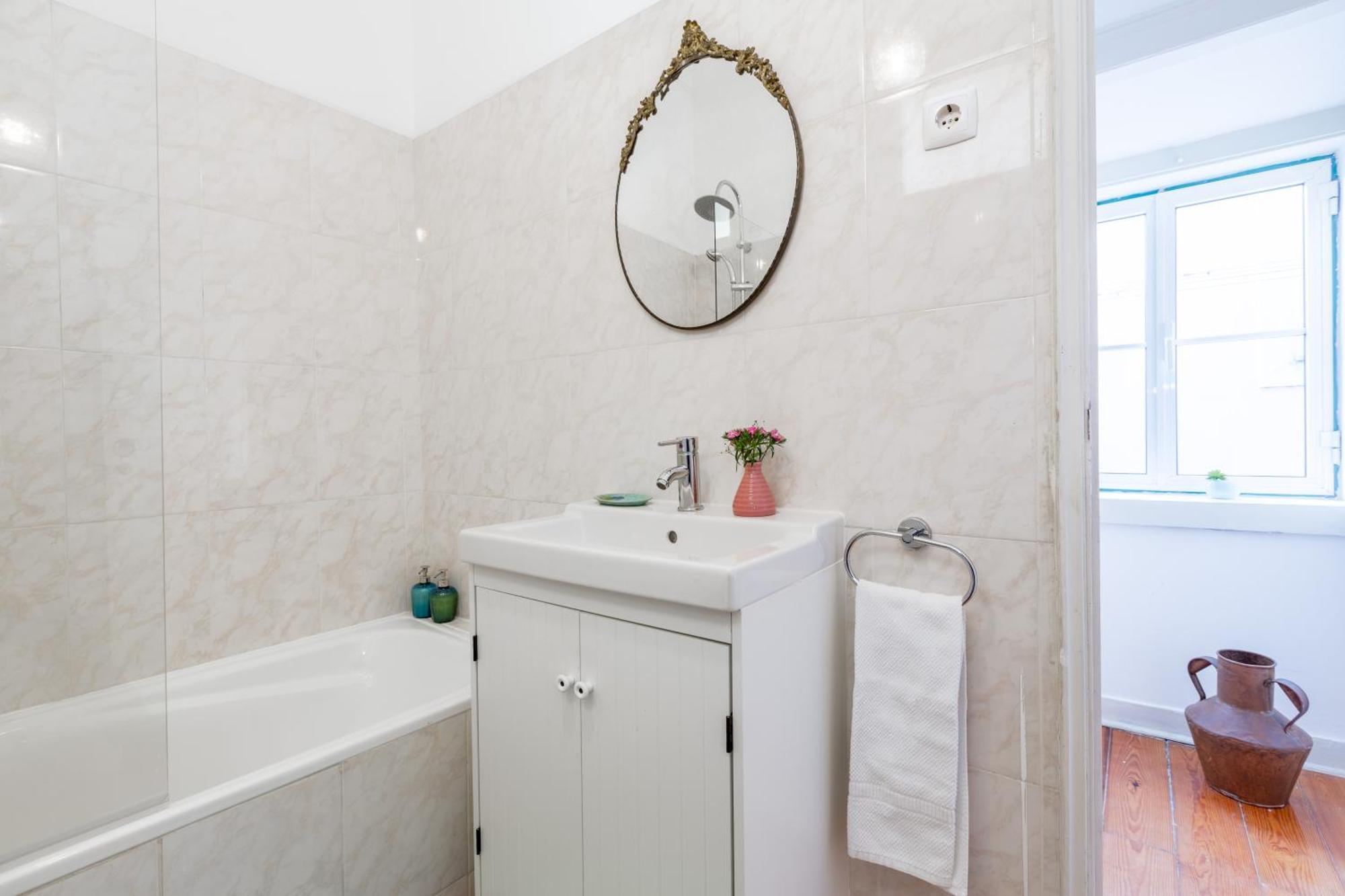 Spacious, Bright And Sunny Apartment, By Timecooler Lisboa Eksteriør billede
